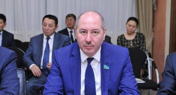 Жёстко раскритиковавший повышение порогов ЕНПФ сложил полномочия сенатора 