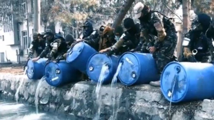 В Кабуле талибы вылили три тонны алкоголя в реку