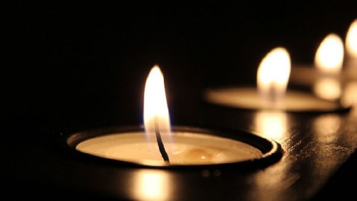 В Москве к посольству Казахстана несут цветы