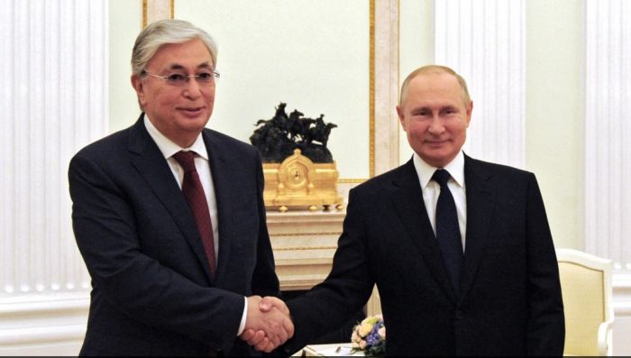 «Путинский вариант» в Казахстане?». «Кто разбогател при Назарбаеве». «Со стороны властей идет попытка дискредитировать мирных протестующих»