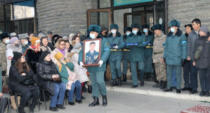 Токаев посмертно наградил подполковника Хаирова 