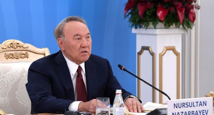 Мажилис принял поправки об отмене пожизненного председательства Назарбаева в АНК и Совбезе 