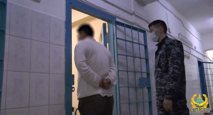 Мужчины, раздававшие участникам массовых беспорядков оружие, задержаны в Алматы 