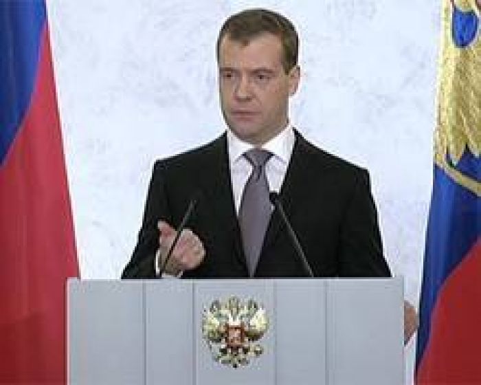 Д.Медведев: России нужна демократия, а не хаос