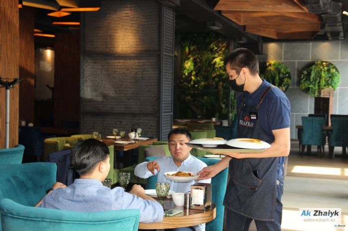 Токаев призвал не душить малый и средний бизнес из-за "Омикрона" 