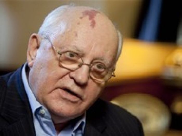 Горбачев призвал Путина уйти из политики