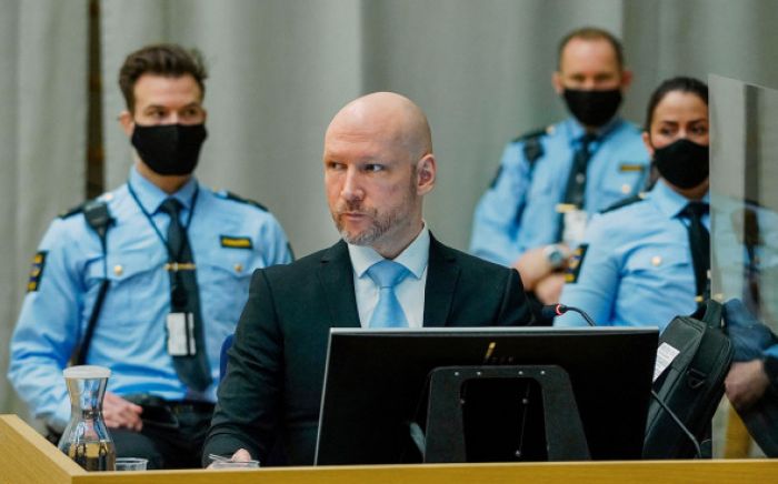 Норвежский суд отказал террористу Брейвику в досрочном освобождении 