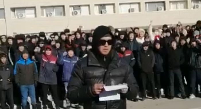 Безработные жанаозенцы вышли на улицу и в обращении к Токаеву выразили недоверие властям 