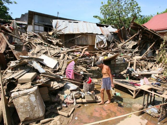 Число погибших от тайфуна на Филиппинах достигло 1500 человек