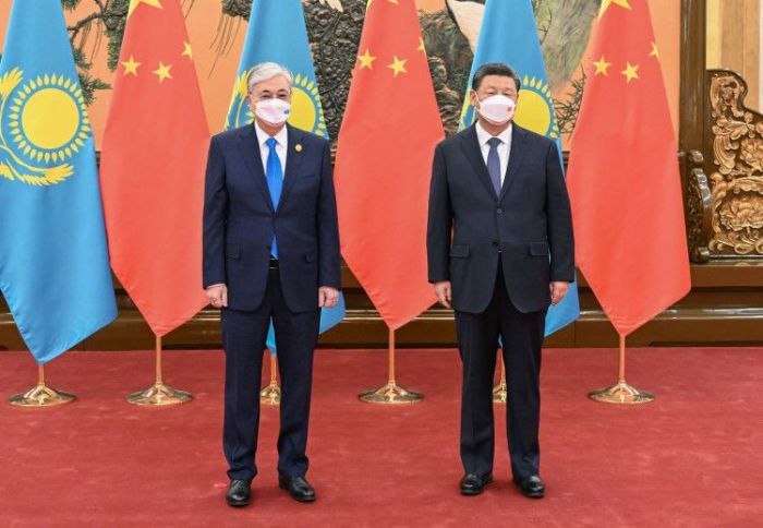 «Благодарность Си Цзиньпину». Зачем Токаев ездил в Пекин?». «Власть должна признать ошибки и покаяться». «Какой парламент нужен Казахстану?»
