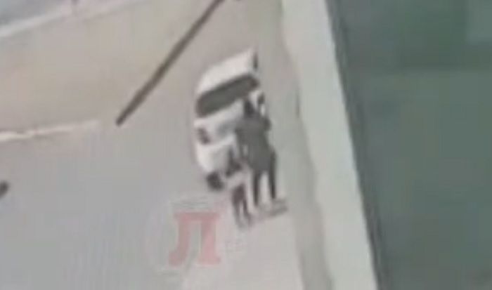 В Актау женщина-водитель перепутала переключения коробки передач и сбила ребёнка