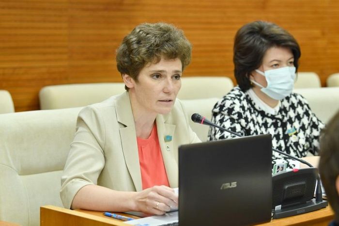 Акимы регионов «выжимают» у работодателей коллективные договоры – депутат