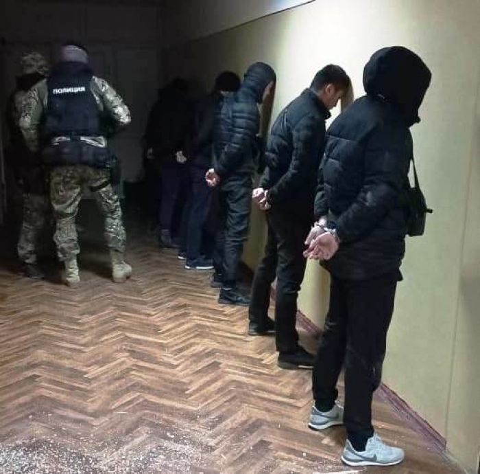 В Атырау задержана вооружённая группа