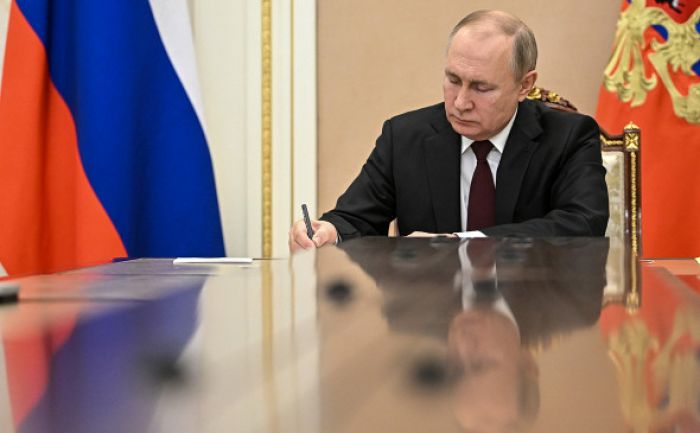 Путин сказал Макрону и Шольцу о подготовке указа о признании ДНР и ЛНР 