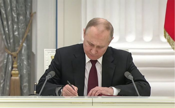 Путин подписал указы о признании ЛНР и ДНР 