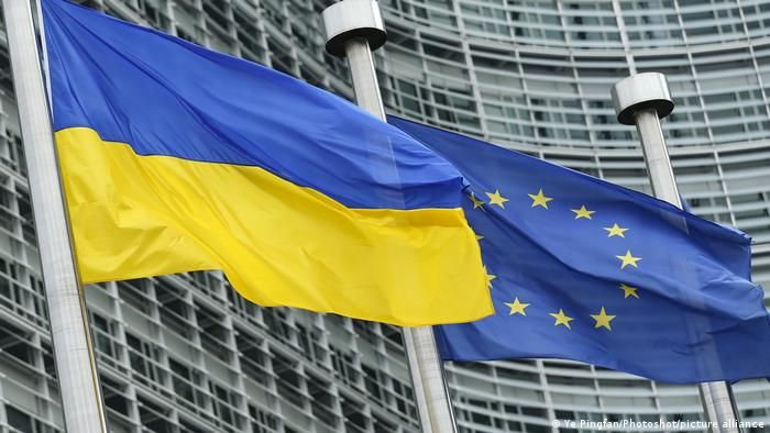 ЕС ввёл санкции за признание Россией "ДНР" и "ЛНР" 