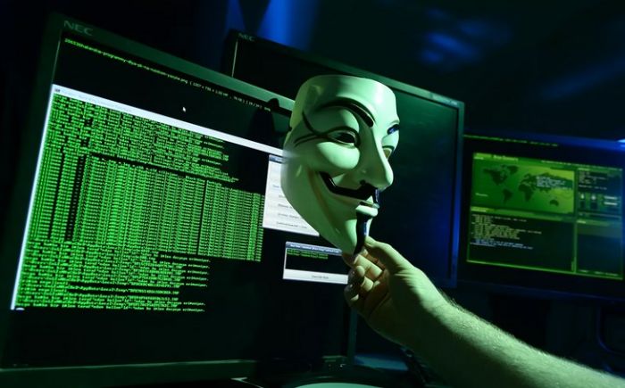 Хакеры из Anonymous объявили России "кибервойну" 