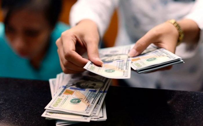 В среднем более чем за 475 тенге продают доллары в обменниках Казахстана 