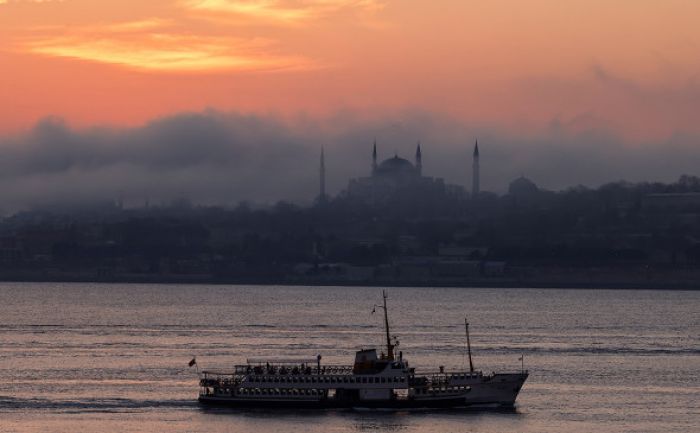 Турция закрыла Босфор для российских военных кораблей 