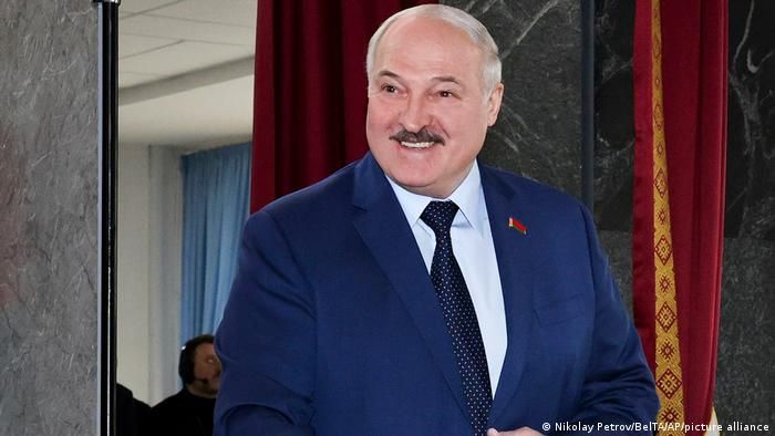 Лукашенко обеспечил себе пожизненный иммунитет по итогам референдума 
