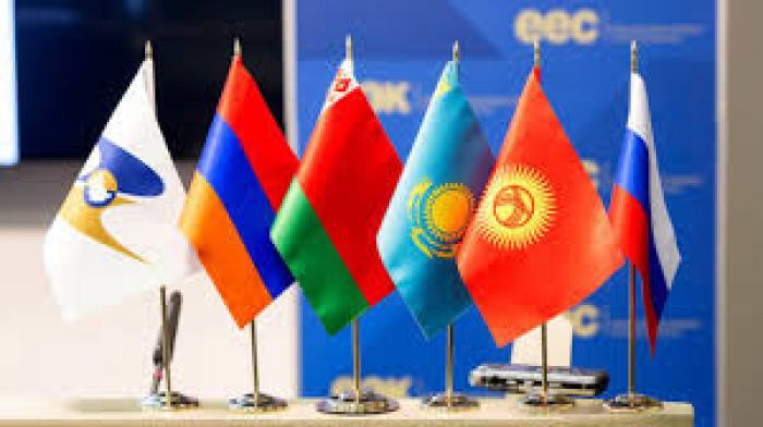 Казахстану нужно приостановить участие в ЕАЭС, считает политолог 