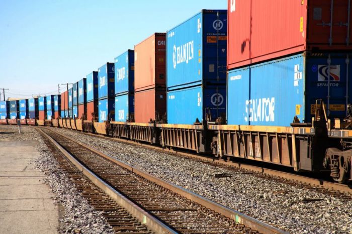 Более тысячи казахстанских грузовых вагонов простаивают в Украине 