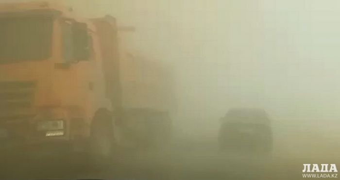 Автодороги закрыли из-за песчаной бури в Мангистау 