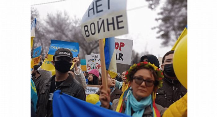 Около 2 тыс. человек вышли в поддержку Украины на митинг в Алматы 