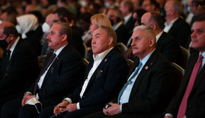 Назарбаев принял участие в дипломатическом форуме в Анталье 