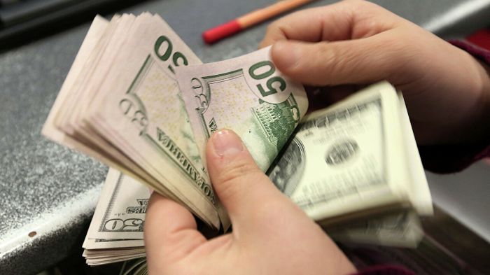 США запретили поставку в Россию долларовых банкнот