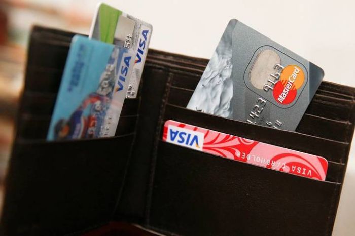 Ограничение карт Сбербанка и ВТБ прокомментировал финрегулятор 