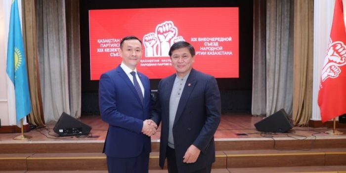 Ермухамет Ертысбаев возглавил Народную партию Казахстана