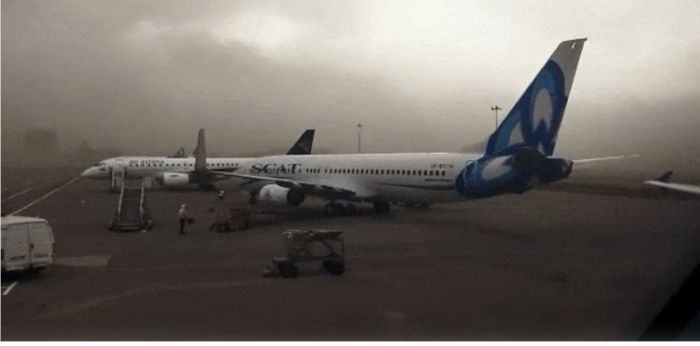 Самолёт развернуло ветром в аэропорту Алматы