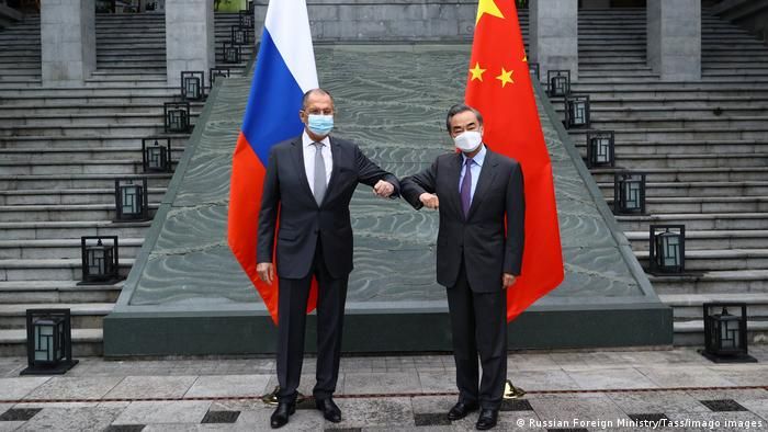 Лавров в Китае заявил о желании "снять напряжённость" в конфликте с Украиной 