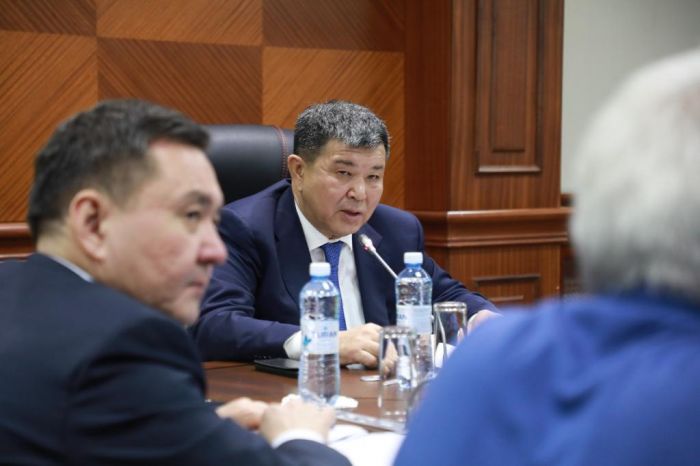 Аким Атырауской области провёл совещание по болеющему в трёх районах скоту 