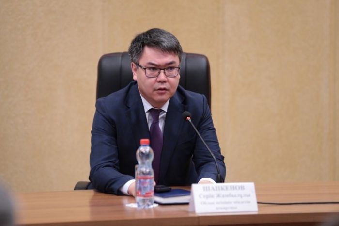 Серик Шапкенов вышел в Facebook и Instagram  