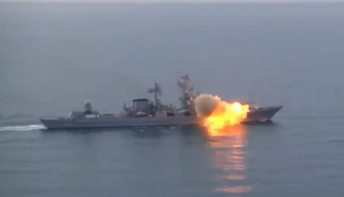 Минобороны РФ подтвердило пожар на крейсере "Москва". Украинские источники сообщали об обстреле его крылатыми ракетами 