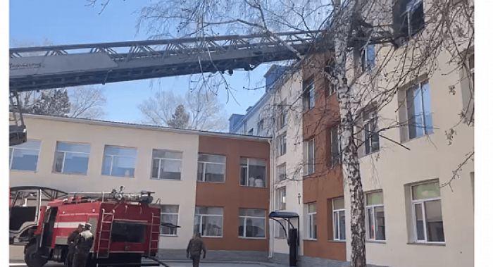 Пятеро учеников госпитализированы из загоревшейся школы в Павлодаре 