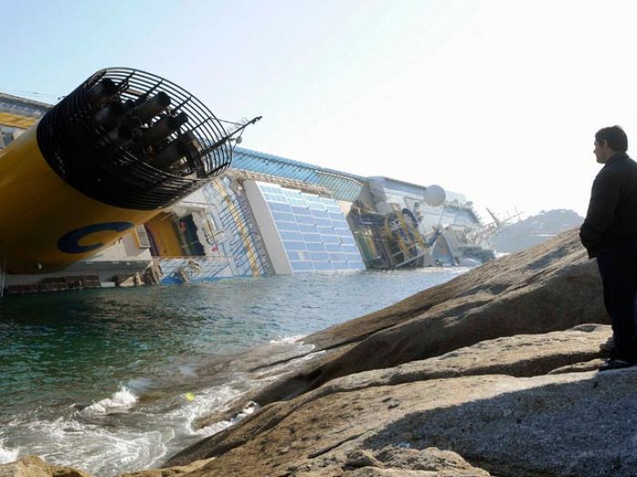 При крушении Costa Concordia 70 человек пропали без вести