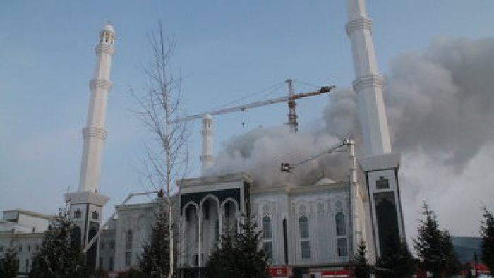 Один человек погиб при пожаре в мечети в Астане