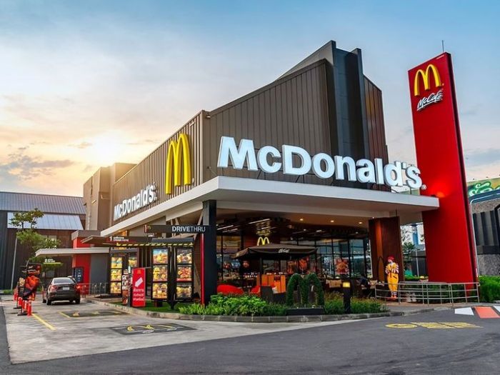 McDonald's объявил об окончательном уходе из России и начал продажу российского бизнеса
