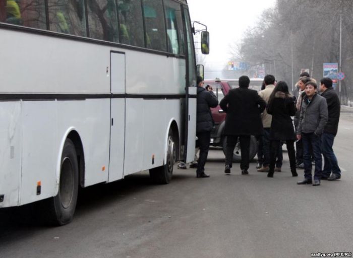 Оппозиция обнаружила автобусы с «фальшивыми избирателями»