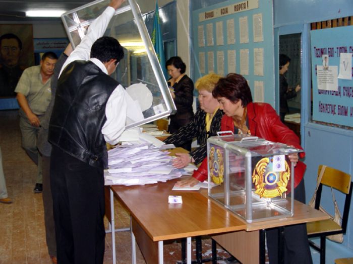 В парламент проходят «Нур Отан», «Ак жол» и КНПК - exit poll института демократии