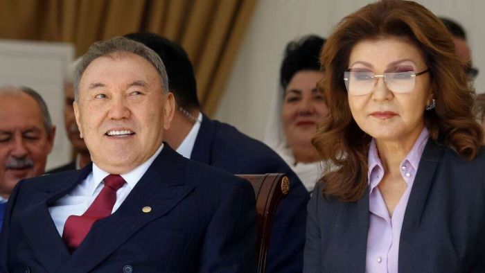 ​«Семья Елбасы пожизненно будет содержаться за счет налогов граждан»: фейк о поправках в Конституцию рассылают казахстанцы 