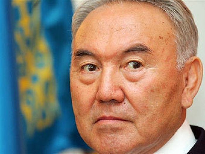 Назарбаев поздравил "Нур Отан" с победой на выборах