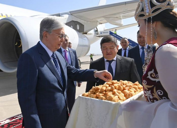 Токаев прибыл в Кыргызстан 