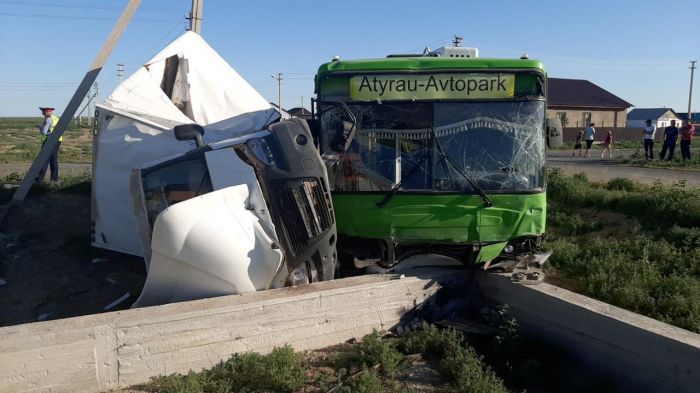 Пассажирский автобус столкнулся с «Газелью»: есть пострадавшие