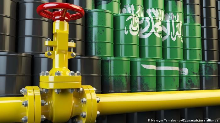 Саудовская Аравия может увеличить добычу нефти при ее снижении в РФ 