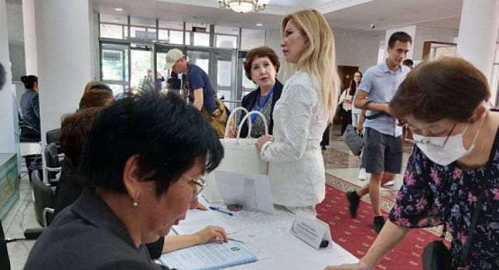 Референдум по поправкам в Конституцию официально считается состоявшимся в Казахстане 