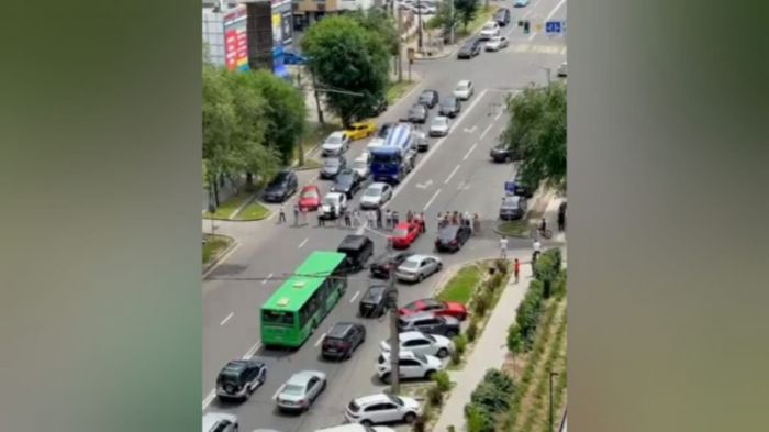 ​В Алматы в ходе конфликта на несанкционированной акции скончался мужчина